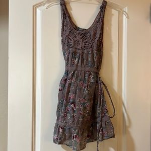 Lightweight Women’s Floral Top w/adjustable tie at waist